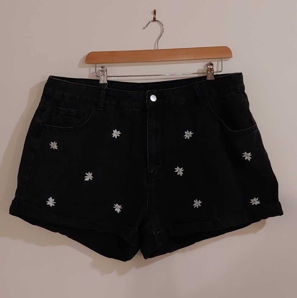 Shein Daisy Denim Shorts, Size 3X